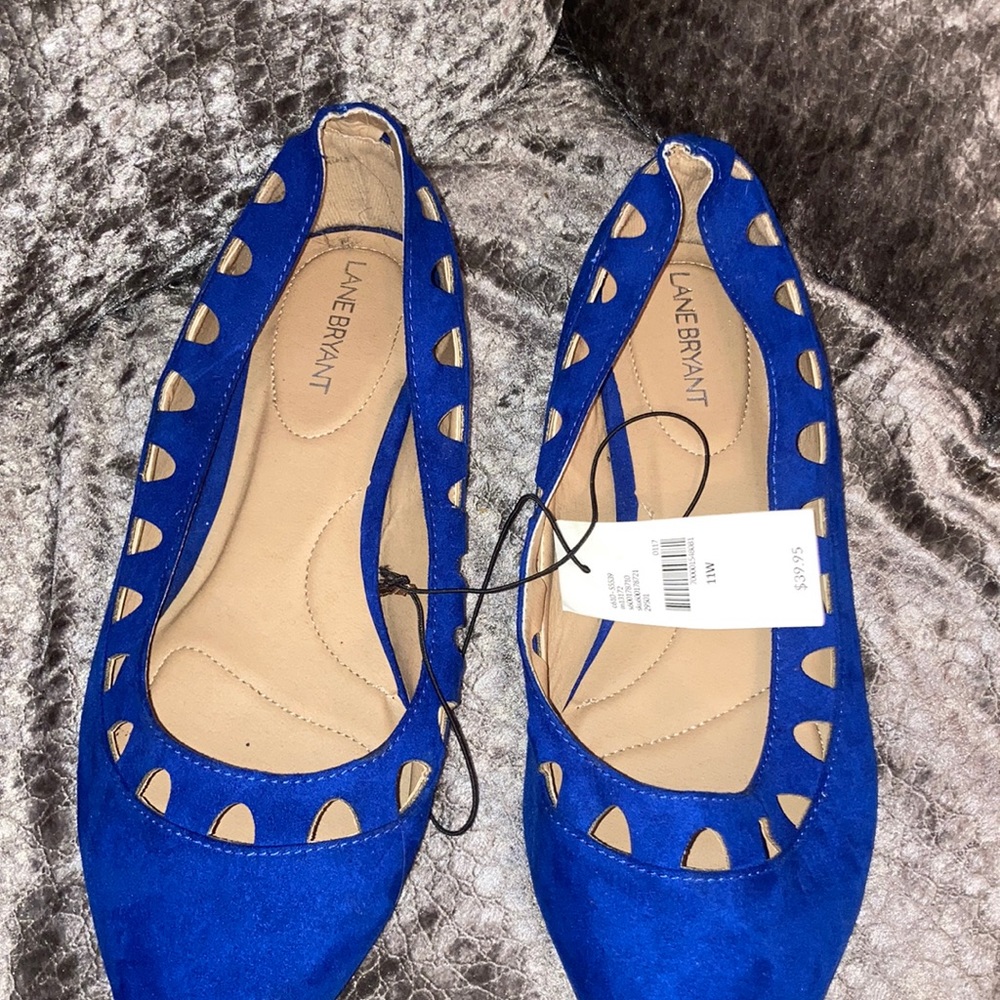 Royal blue Lane Bryant size 11 W flat shoes never worn with tags.